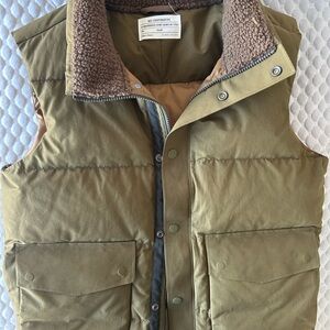 REI Olive Green Quilted Vest with Brown Sherpa Collar